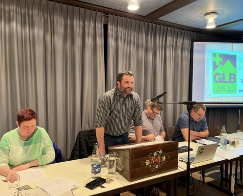 Präsident Felix Hegner begrüsst Präsident Felix Hegner begrüsst die Anwesenden